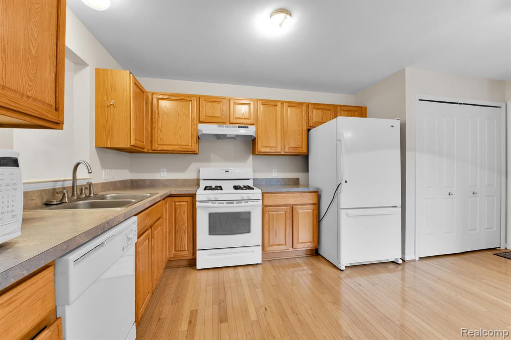 8756 COLUMBIA Circle, Canton, MI 48187 — Photo 6