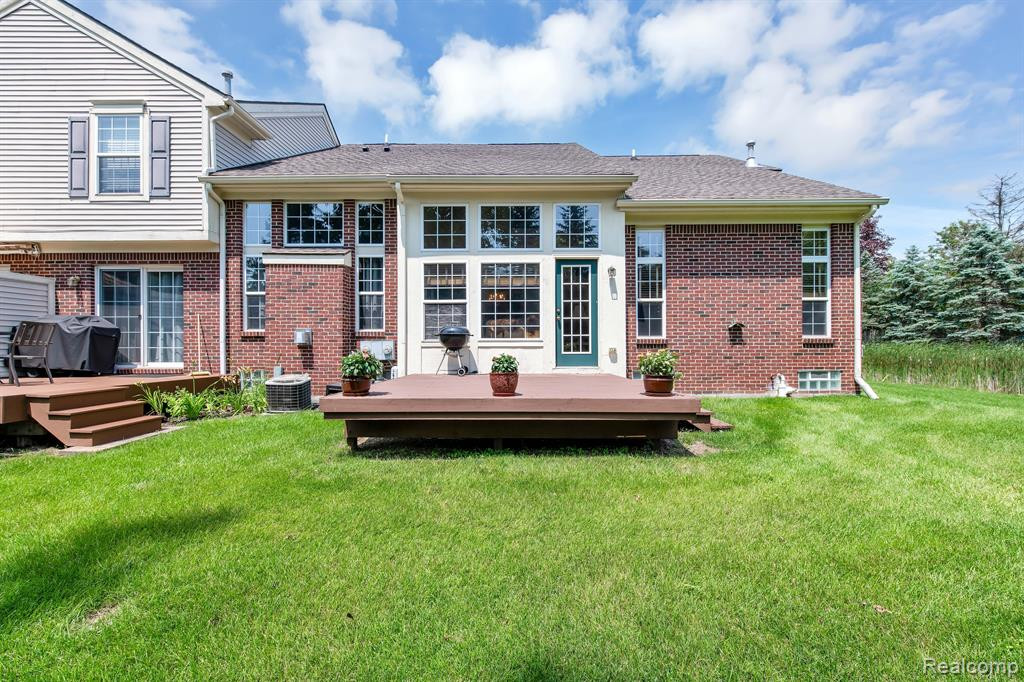 8756 COLUMBIA Circle, Canton, MI 48187 — Photo 24