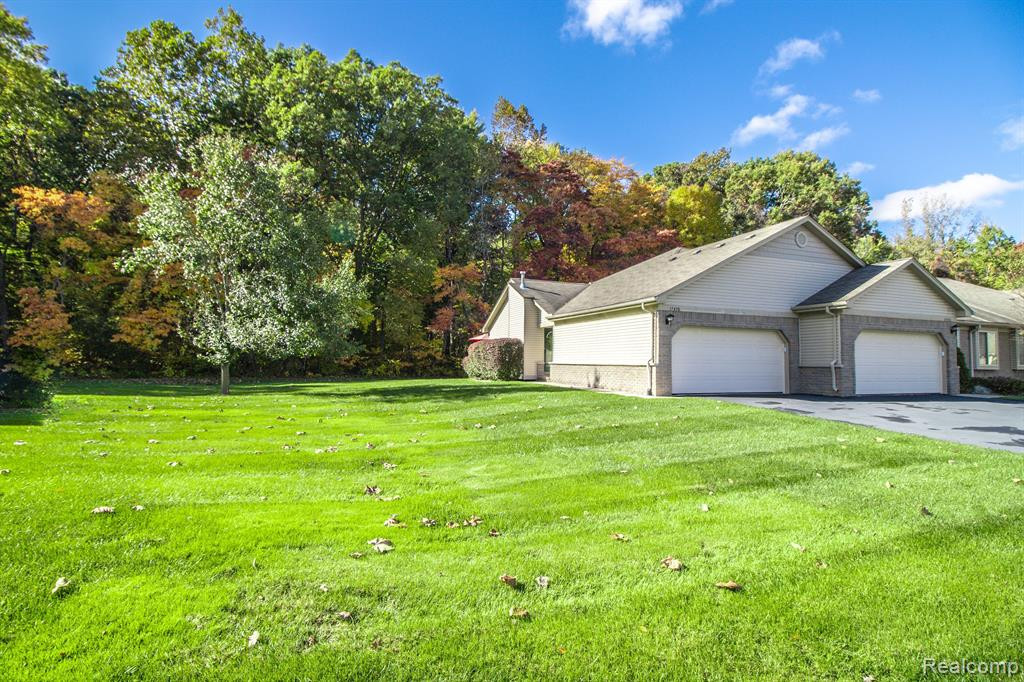 17438 N LUCILLE Circle, 17, New Boston, MI 48164 — Photo 3