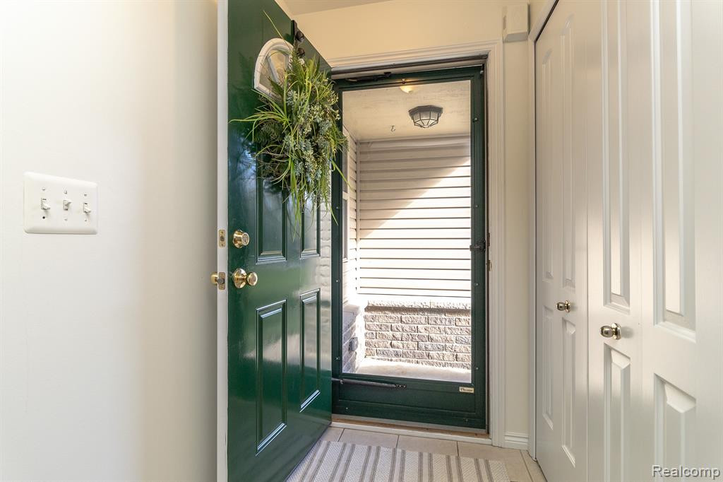 17438 N LUCILLE Circle, 17, New Boston, MI 48164 — Photo 4