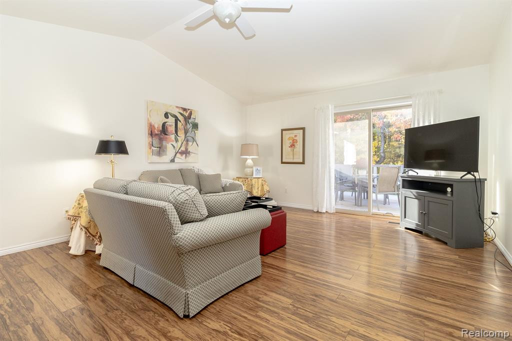 17438 N LUCILLE Circle, 17, New Boston, MI 48164 — Photo 6