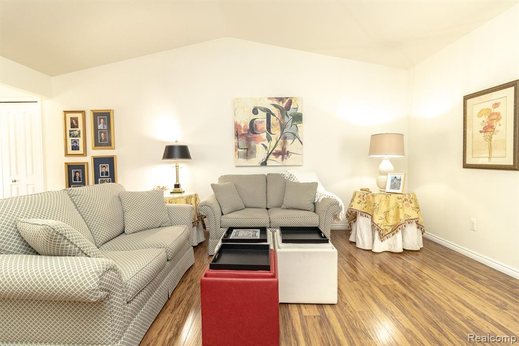 17438 N LUCILLE Circle, 17, New Boston, MI 48164 — Photo 8