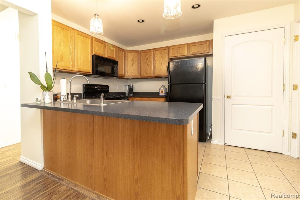 17438 N LUCILLE Circle, 17, New Boston, MI 48164 — Photo 13