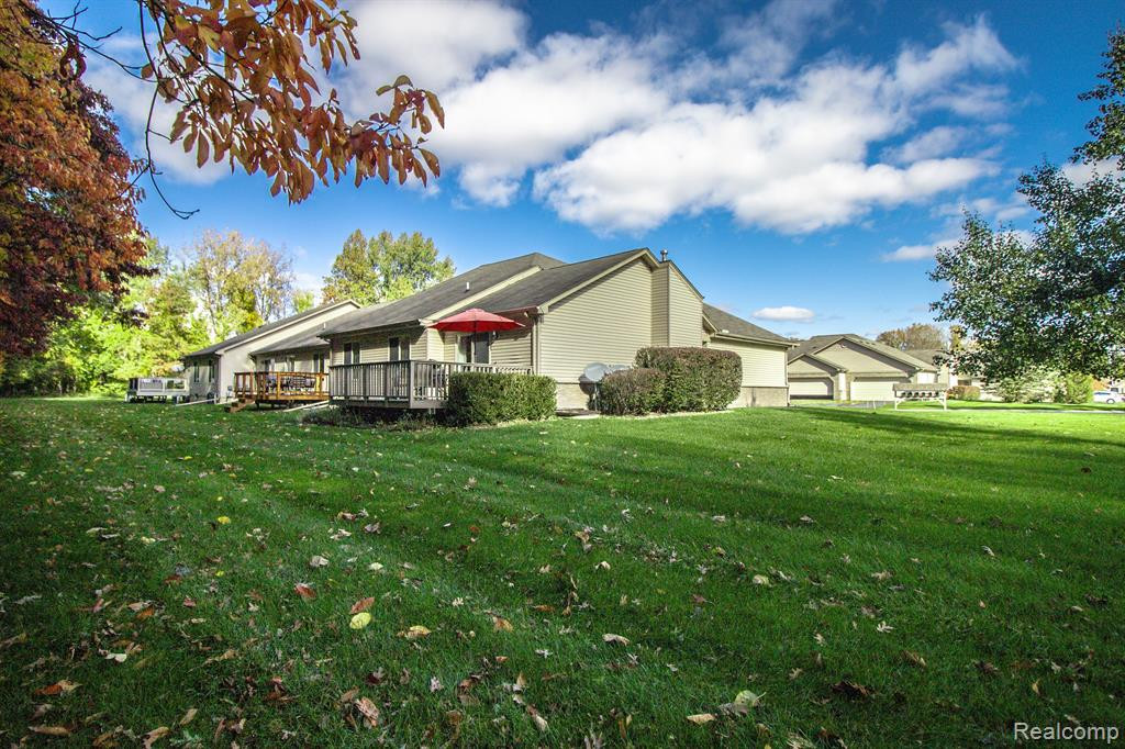 17438 N LUCILLE Circle, 17, New Boston, MI 48164 — Photo 32