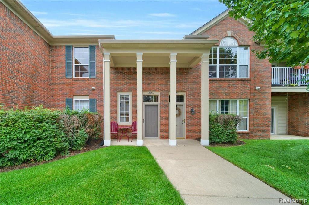 26203 Chesapeake Circle, Walled Lake, MI 48390 — Photo 2