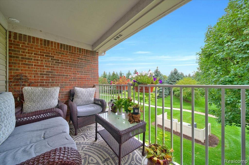 26203 Chesapeake Circle, Walled Lake, MI 48390 — Photo 23