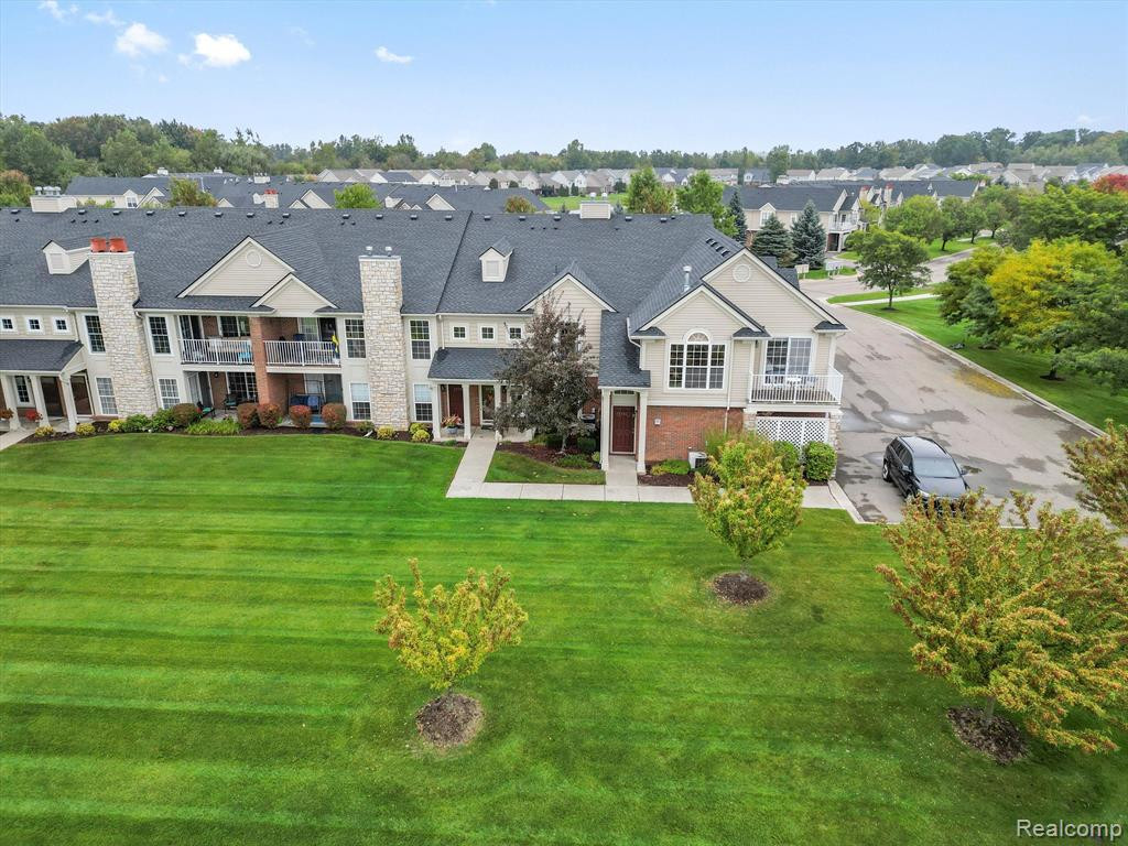 28210 OAKMONTE Circle E, New Hudson, MI 48165 — Photo 2