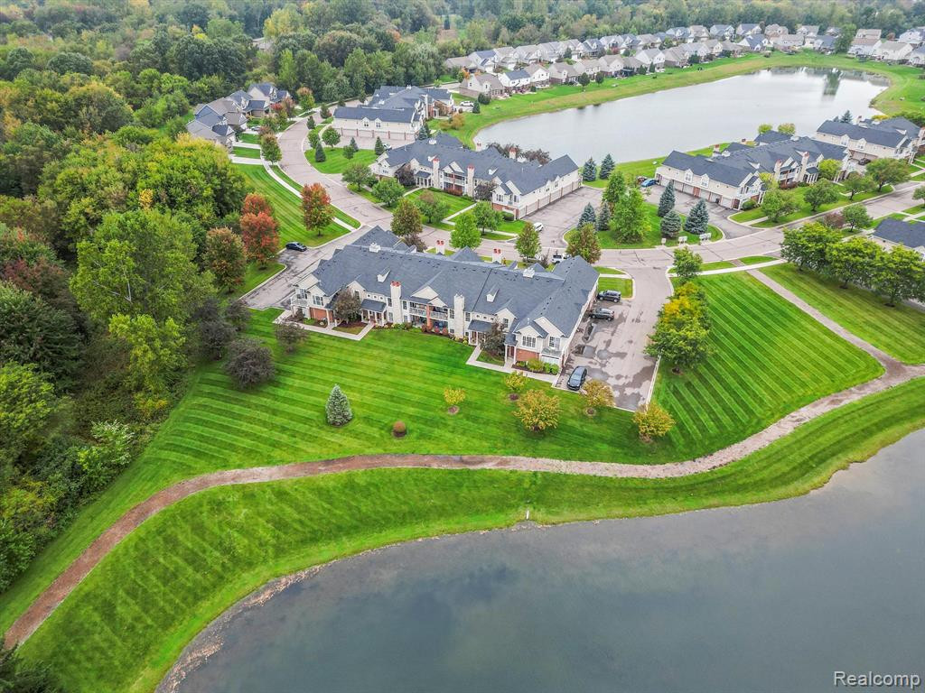 28210 OAKMONTE Circle E, New Hudson, MI 48165 — Photo 5