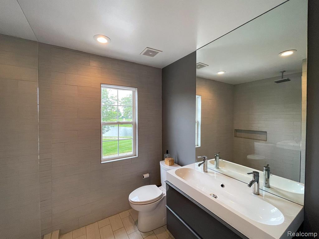 28210 OAKMONTE Circle E, New Hudson, MI 48165 — Photo 22