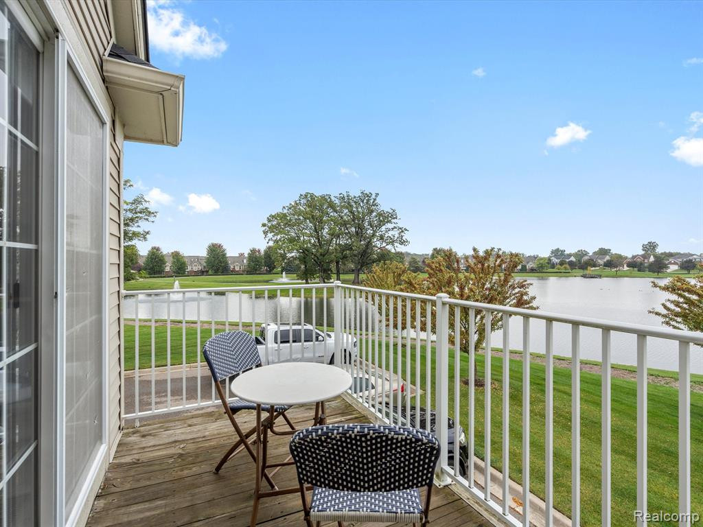 28210 OAKMONTE Circle E, New Hudson, MI 48165 — Photo 33