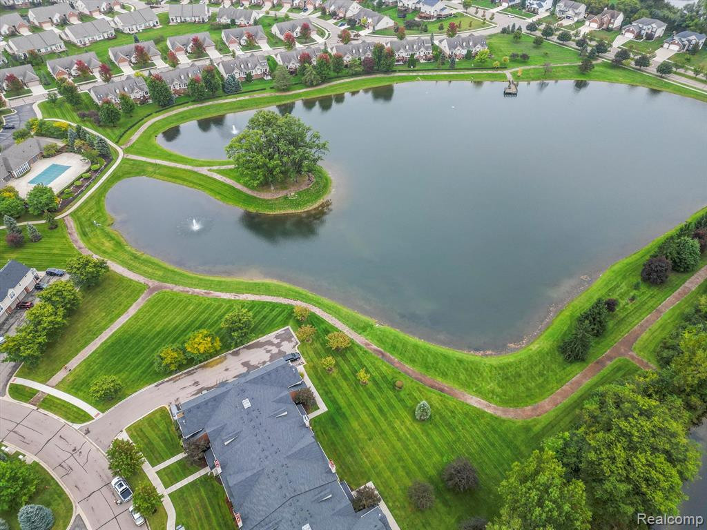 28210 OAKMONTE Circle E, New Hudson, MI 48165 — Photo 34