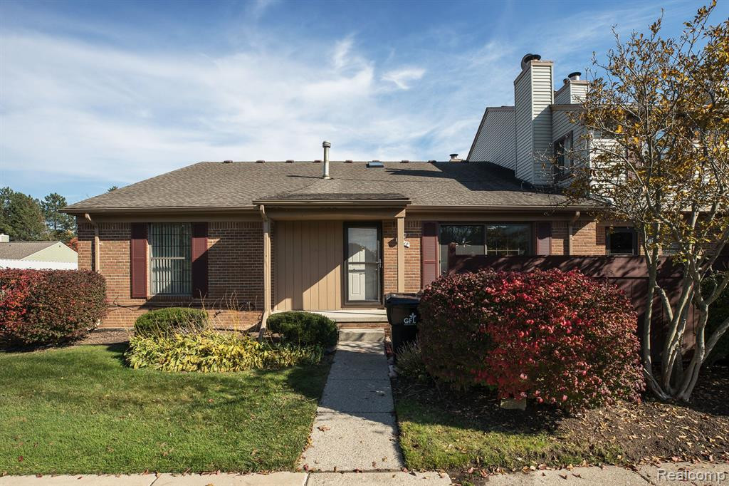 31210 Country Way, Farmington Hills, MI 48331 — Photo 2