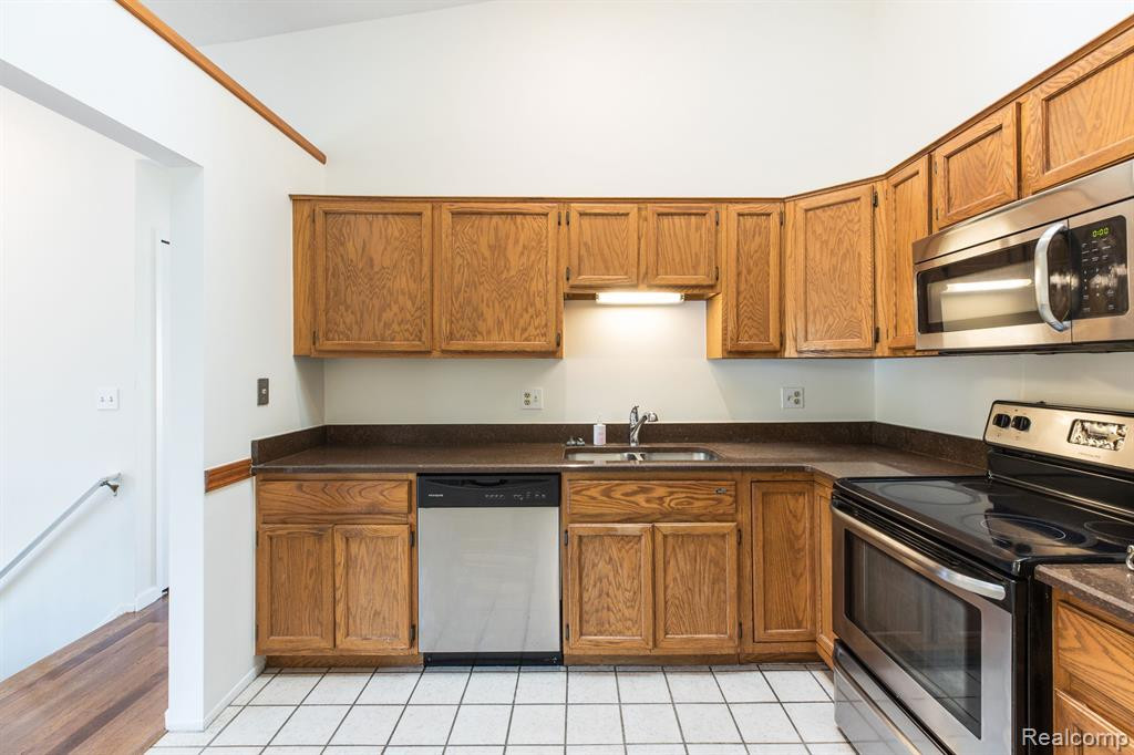 31210 Country Way, Farmington Hills, MI 48331 — Photo 9