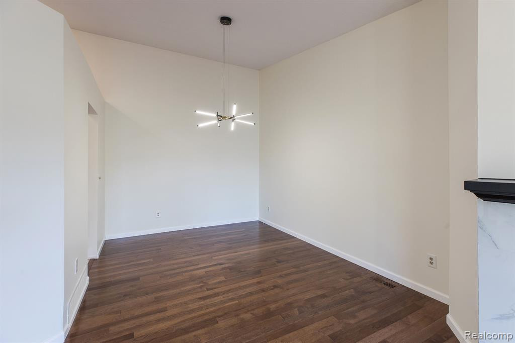 31210 Country Way, Farmington Hills, MI 48331 — Photo 11