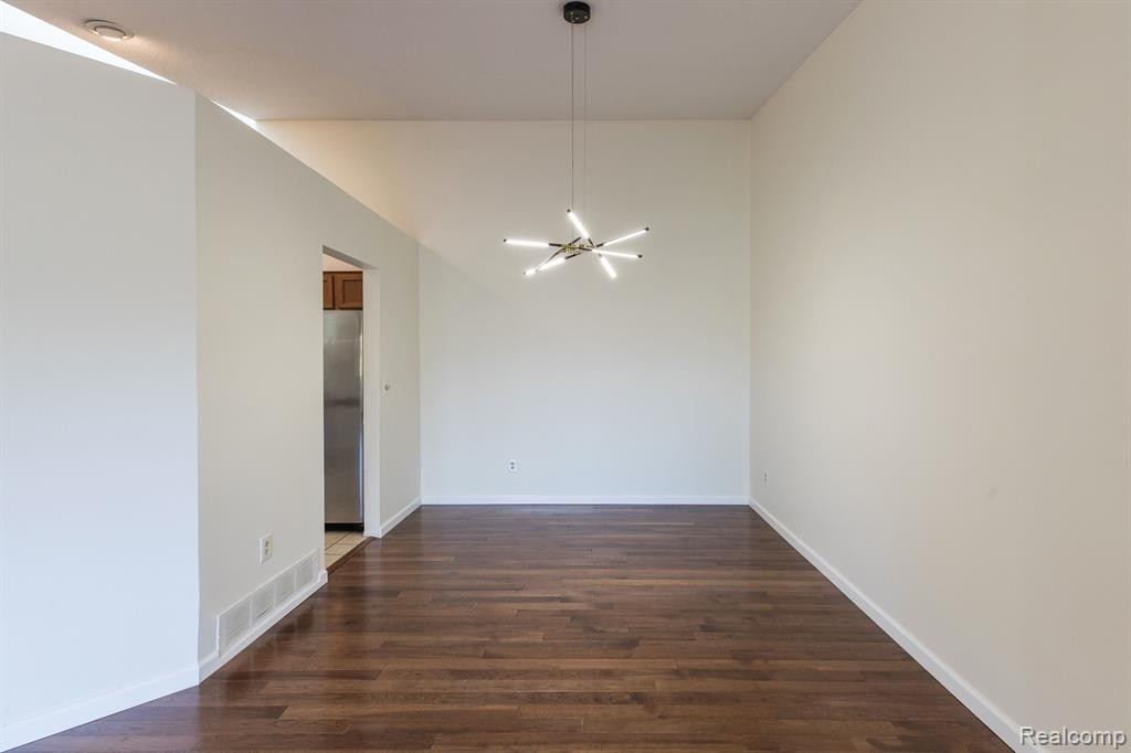 31210 Country Way, Farmington Hills, MI 48331 — Photo 12