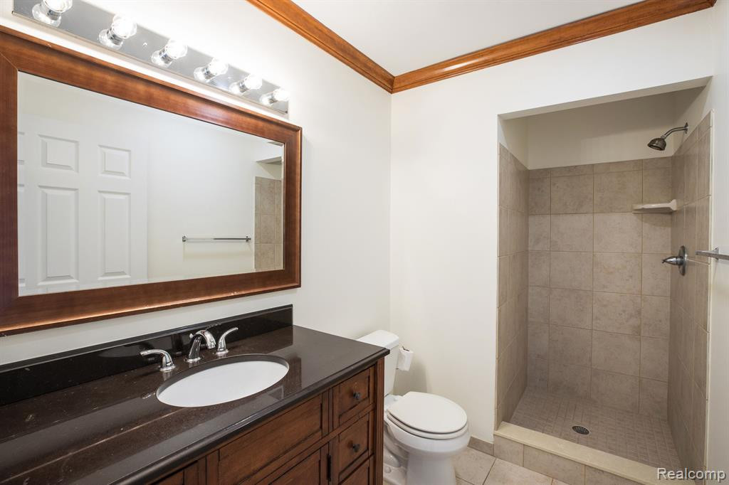 31210 Country Way, Farmington Hills, MI 48331 — Photo 19