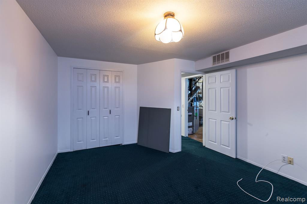 31210 Country Way, Farmington Hills, MI 48331 — Photo 25