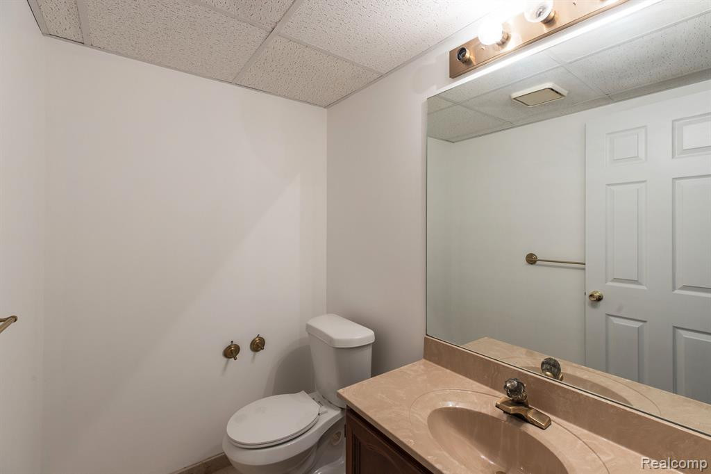 31210 Country Way, Farmington Hills, MI 48331 — Photo 26