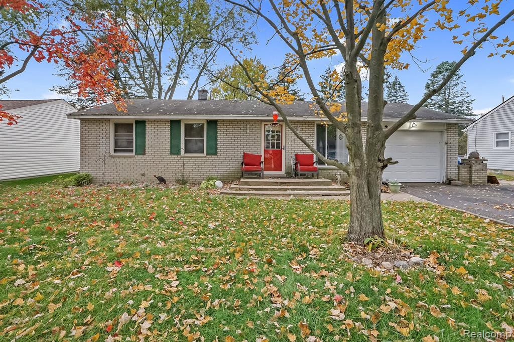 2435 ROSELAWN Street, Wolverine Lake, MI 48390 — Photo 3