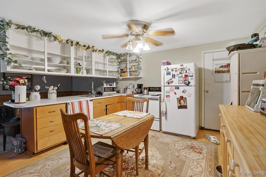 2435 ROSELAWN Street, Wolverine Lake, MI 48390 — Photo 6