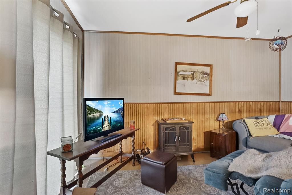 2435 ROSELAWN Street, Wolverine Lake, MI 48390 — Photo 9