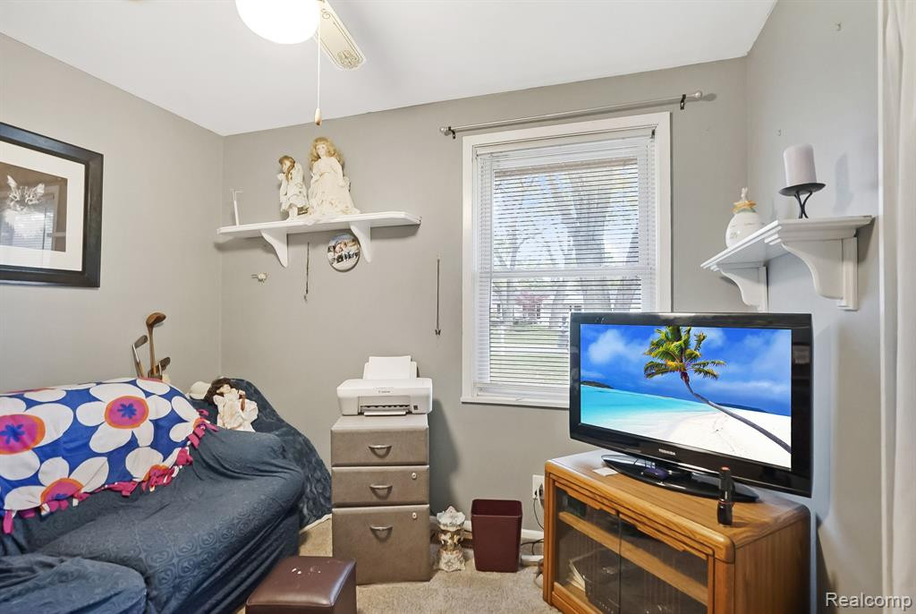 2435 ROSELAWN Street, Wolverine Lake, MI 48390 — Photo 11