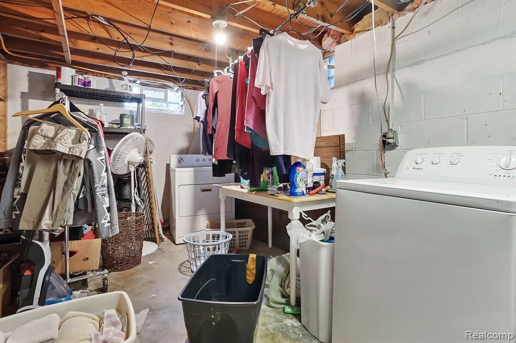 2435 ROSELAWN Street, Wolverine Lake, MI 48390 — Photo 15