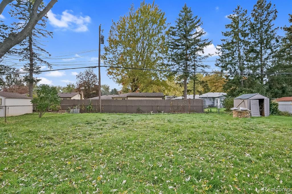 2435 ROSELAWN Street, Wolverine Lake, MI 48390 — Photo 17