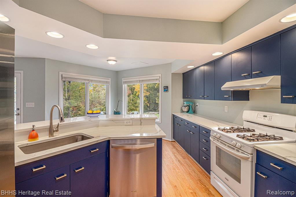 1395 WEDGEWOOD Drive, Saline, MI 48176 — Photo 9