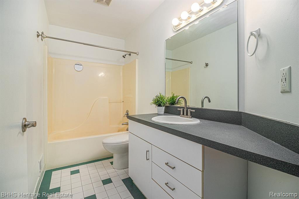 1395 WEDGEWOOD Drive, Saline, MI 48176 — Photo 22