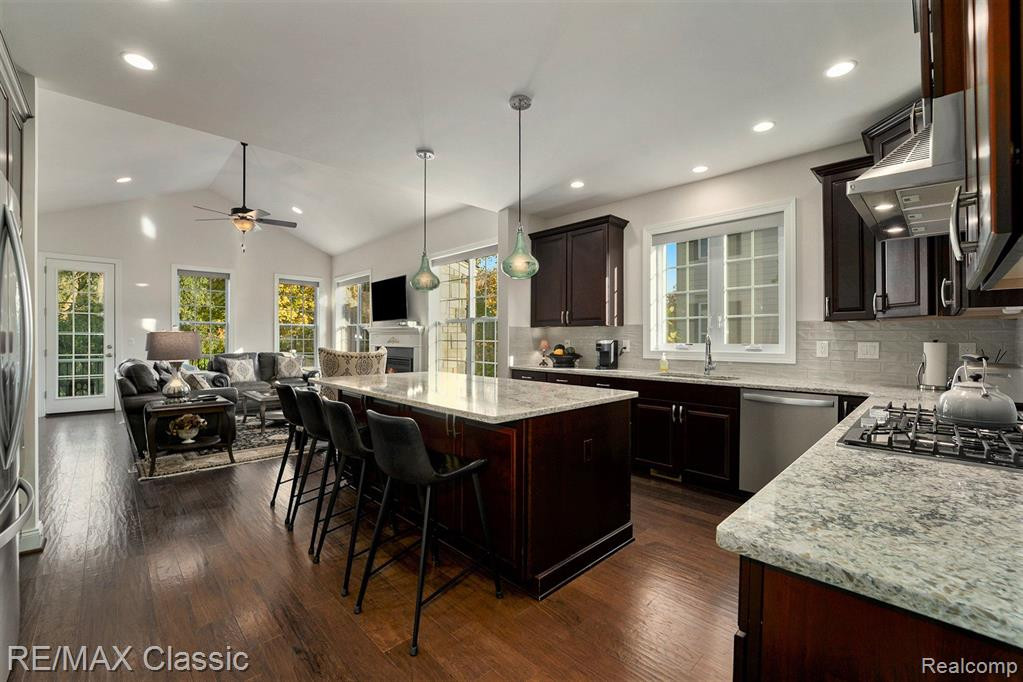 42832 CARDINAL Way, 47, Novi, MI — Photo 8
