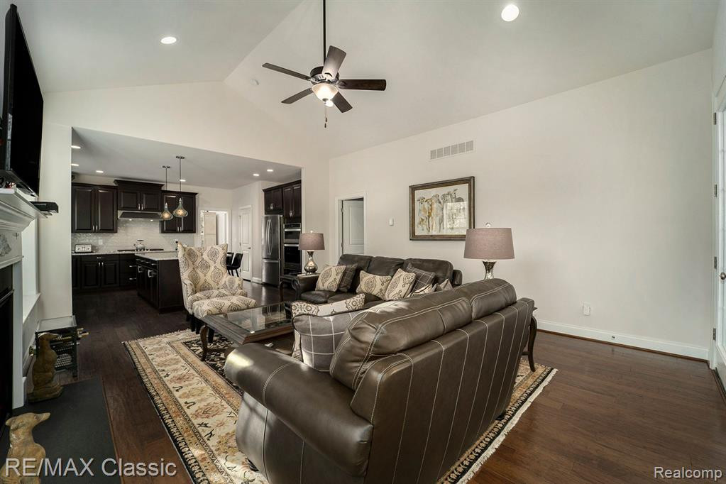 42832 CARDINAL Way, 47, Novi, MI — Photo 16