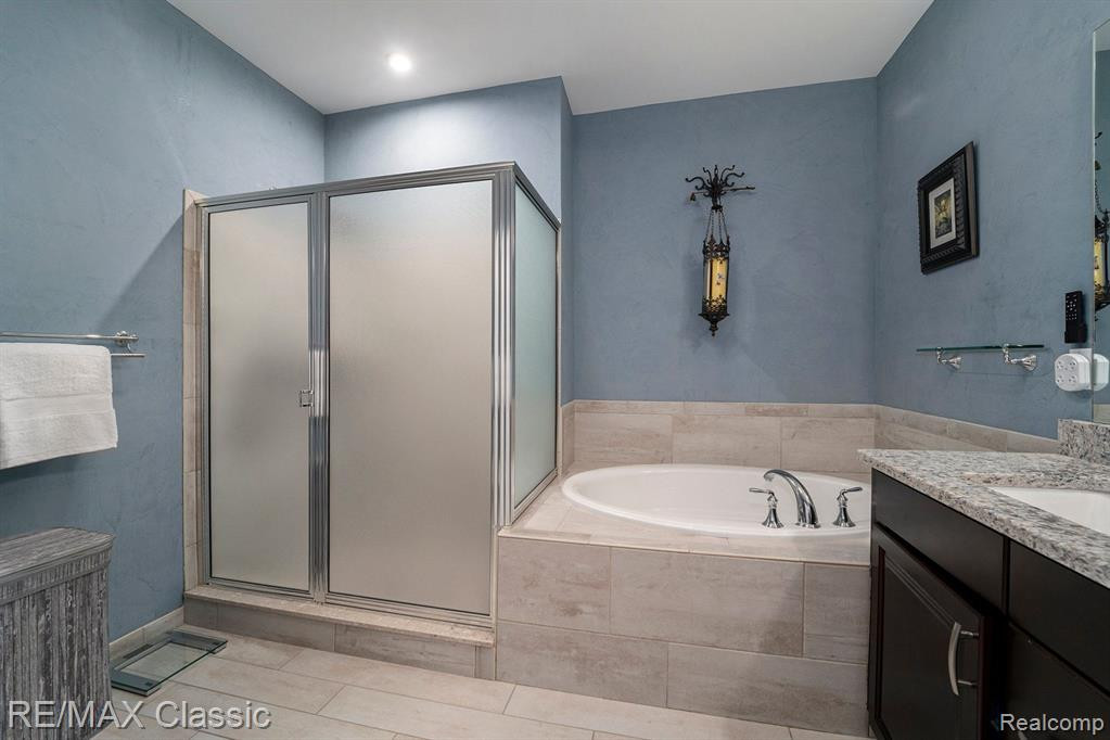 42832 CARDINAL Way, 47, Novi, MI — Photo 22