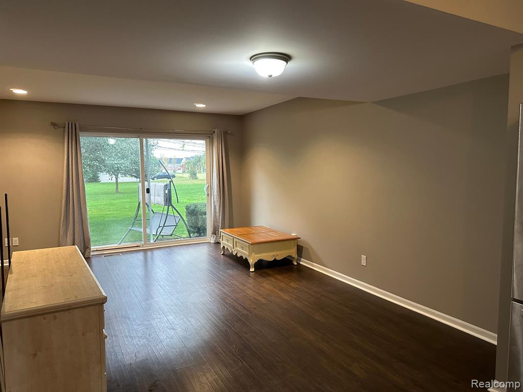 2635 KINGSTOWNE Drive, Commerce Twp, MI 48390 — Photo 4