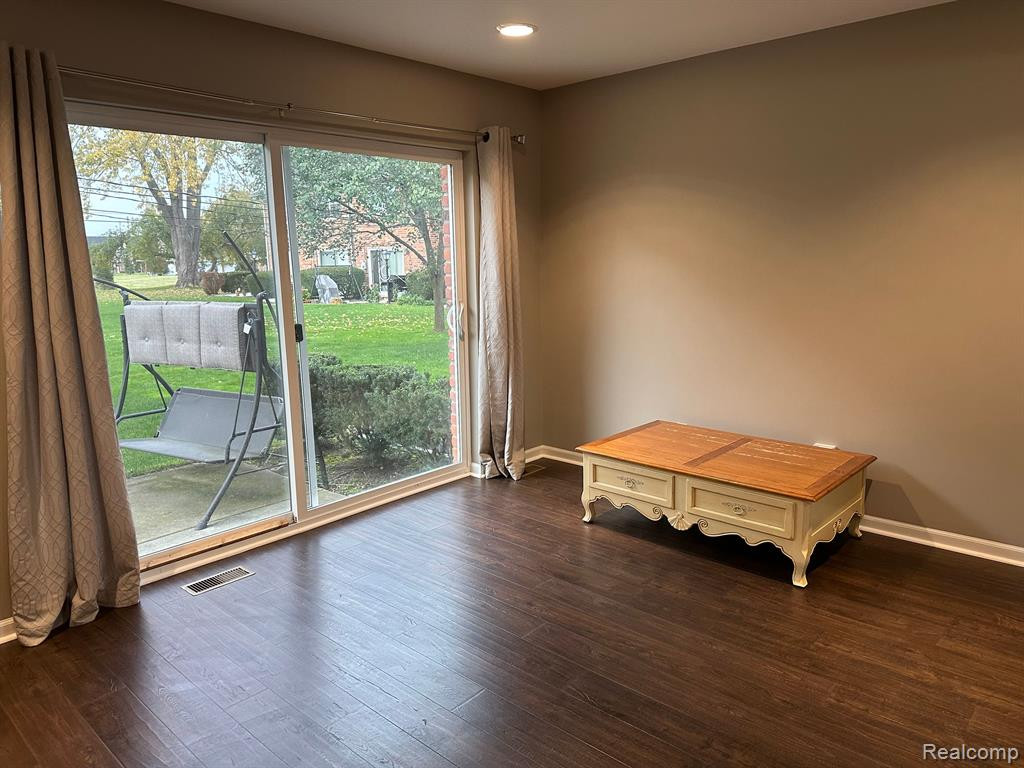 2635 KINGSTOWNE Drive, Commerce Twp, MI 48390 — Photo 6