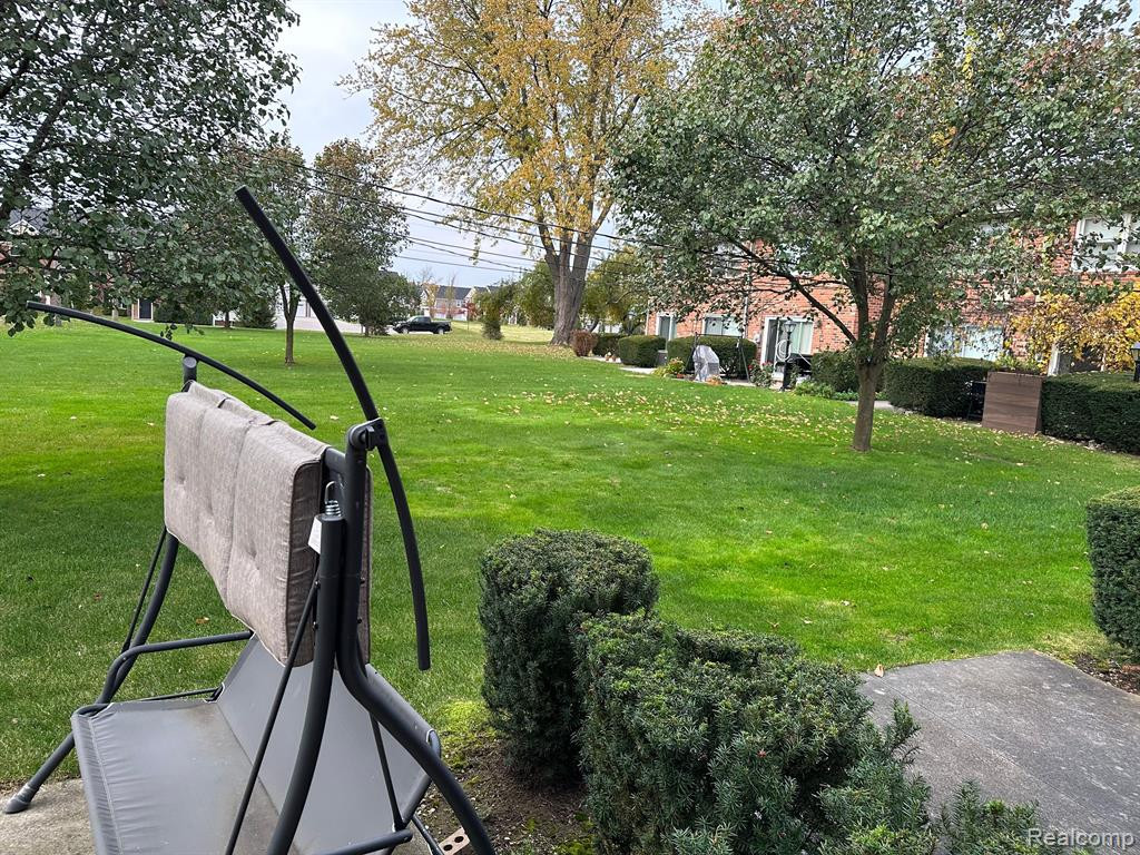 2635 KINGSTOWNE Drive, Commerce Twp, MI 48390 — Photo 8