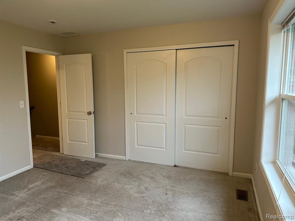 2635 KINGSTOWNE Drive, Commerce Twp, MI 48390 — Photo 12