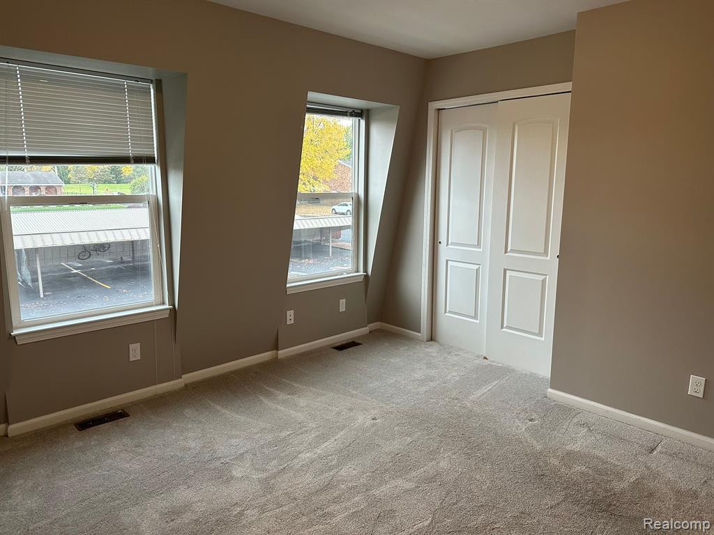 2635 KINGSTOWNE Drive, Commerce Twp, MI 48390 — Photo 13