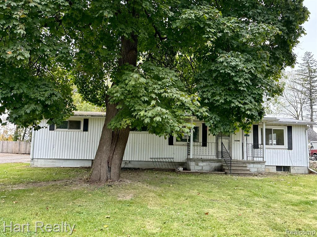 6848 SAGINAW Street, North Branch, MI 48461 — front exterior