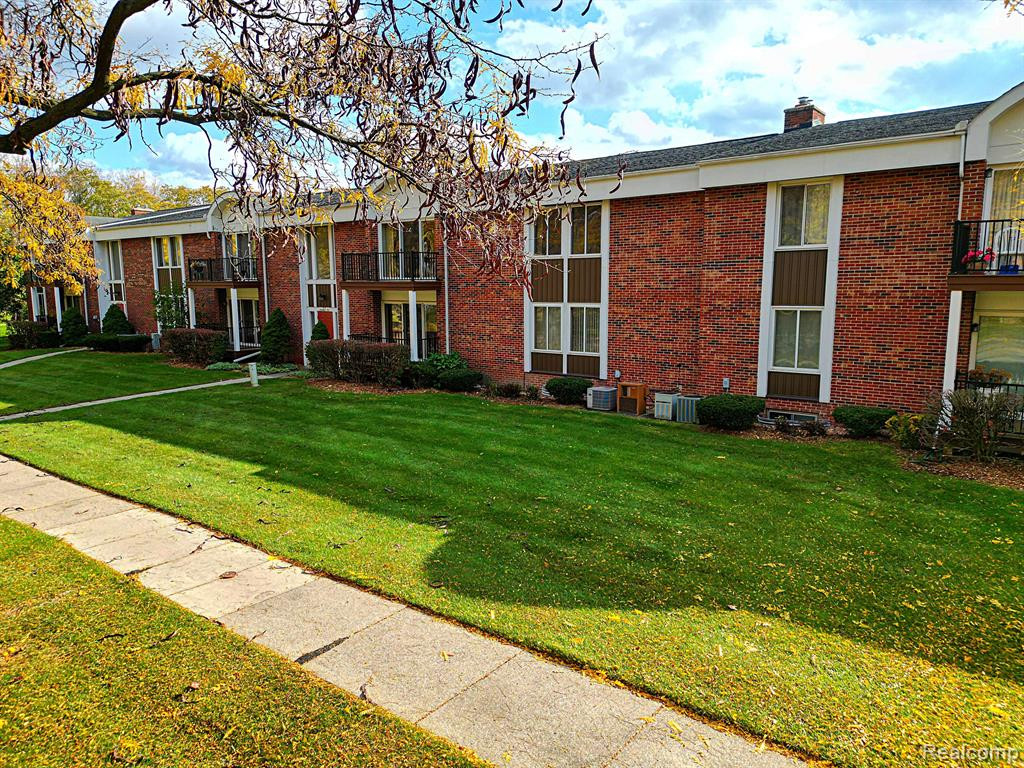 29473 BOBRICH Street, 74, Livonia, MI 48152 — Photo 2