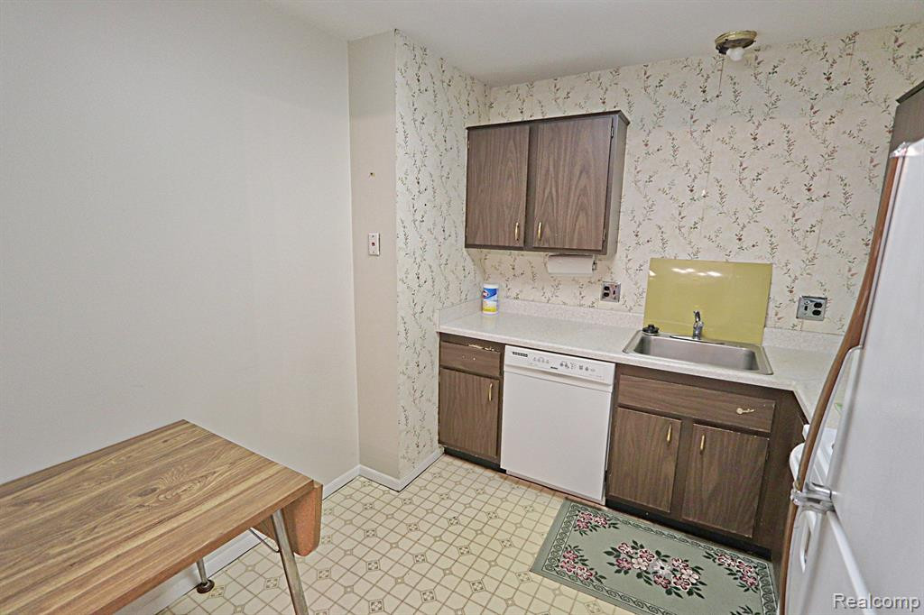 29473 BOBRICH Street, 74, Livonia, MI 48152 — Photo 24
