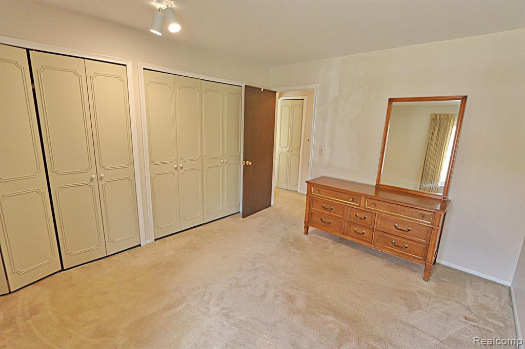 29473 BOBRICH Street, 74, Livonia, MI 48152 — Photo 27