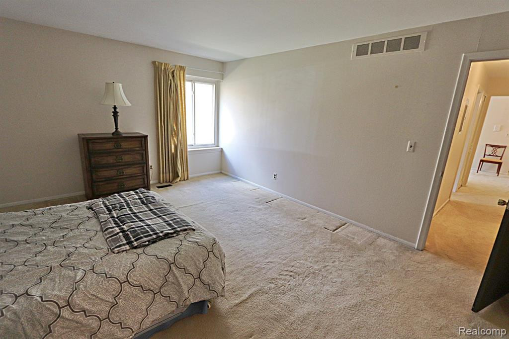 29473 BOBRICH Street, 74, Livonia, MI 48152 — Photo 31