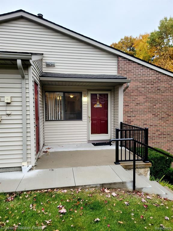 390 SPRING BROOKE Drive, Brighton, MI 48116 — front exterior