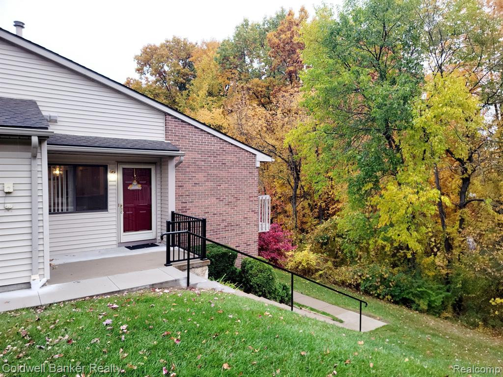 390 SPRING BROOKE Drive, Brighton, MI 48116 — Photo 9