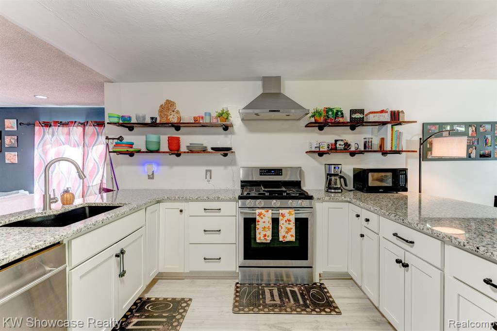 2430 TERRY Street, Wolverine Lake, MI 48390 — Photo 16