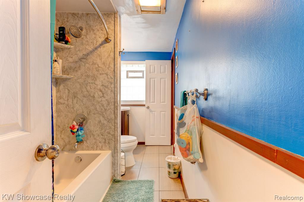 2430 TERRY Street, Wolverine Lake, MI 48390 — Photo 28