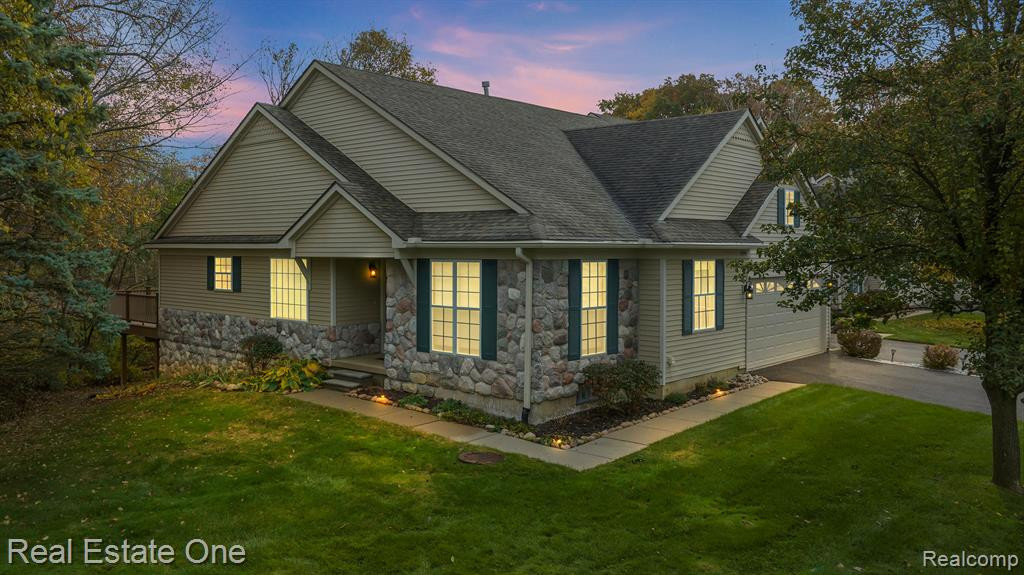1094 CALPERNIA, Wixom, MI 48393 — Photo 3