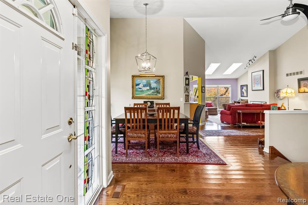 1094 CALPERNIA, Wixom, MI 48393 — Photo 4
