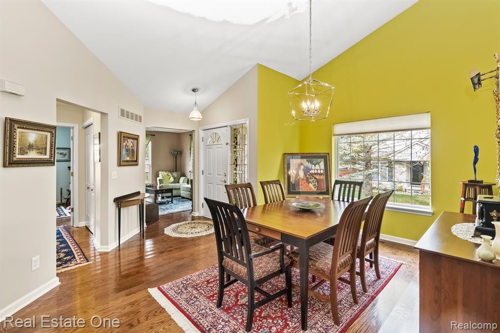 1094 CALPERNIA, Wixom, MI 48393 — Photo 5